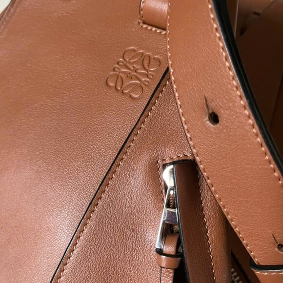 LOEWE Hammock bag in Classic Calfskin Tan - Picture 14 of 16